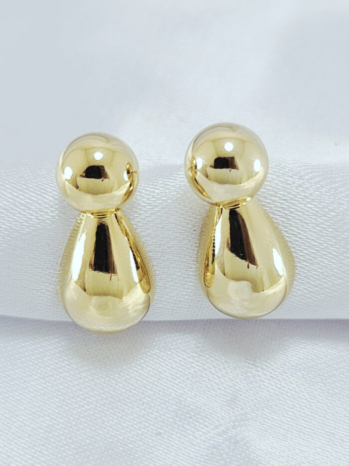 Brinco gota com bola dourada