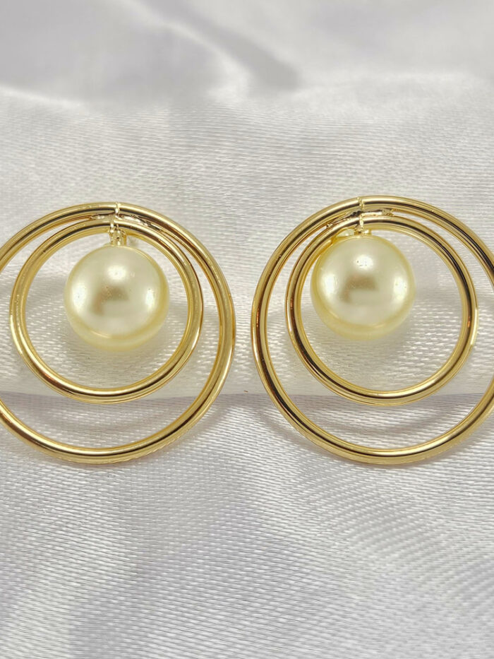 Brinco circulo duplo com pérola