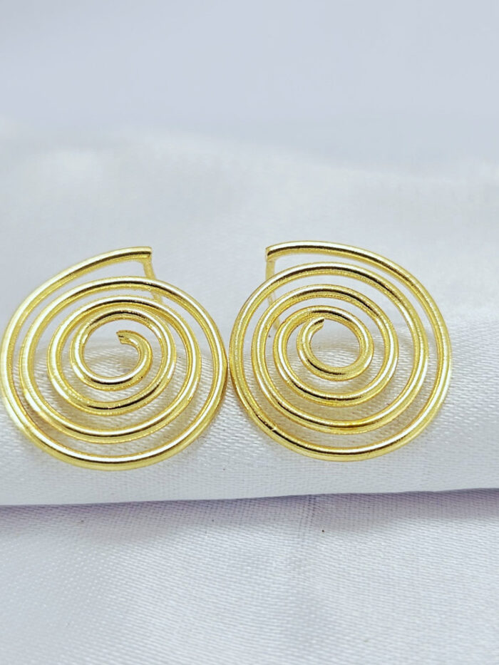 Brinco detalhe espiral fio liso