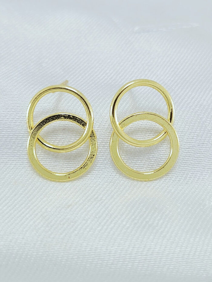 Brinco entrelaçado fio liso