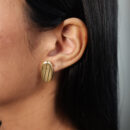 Brinco oval base detalhada