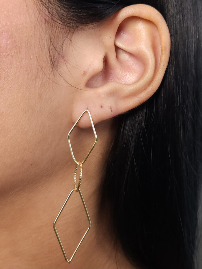 Brinco elos losango com círculo detalhado