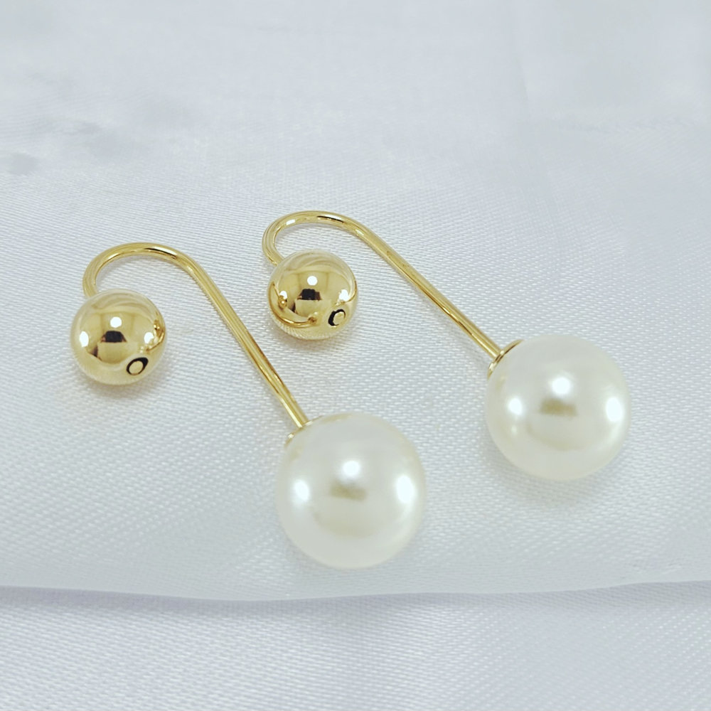 Brinco gancho com pérola fio liso