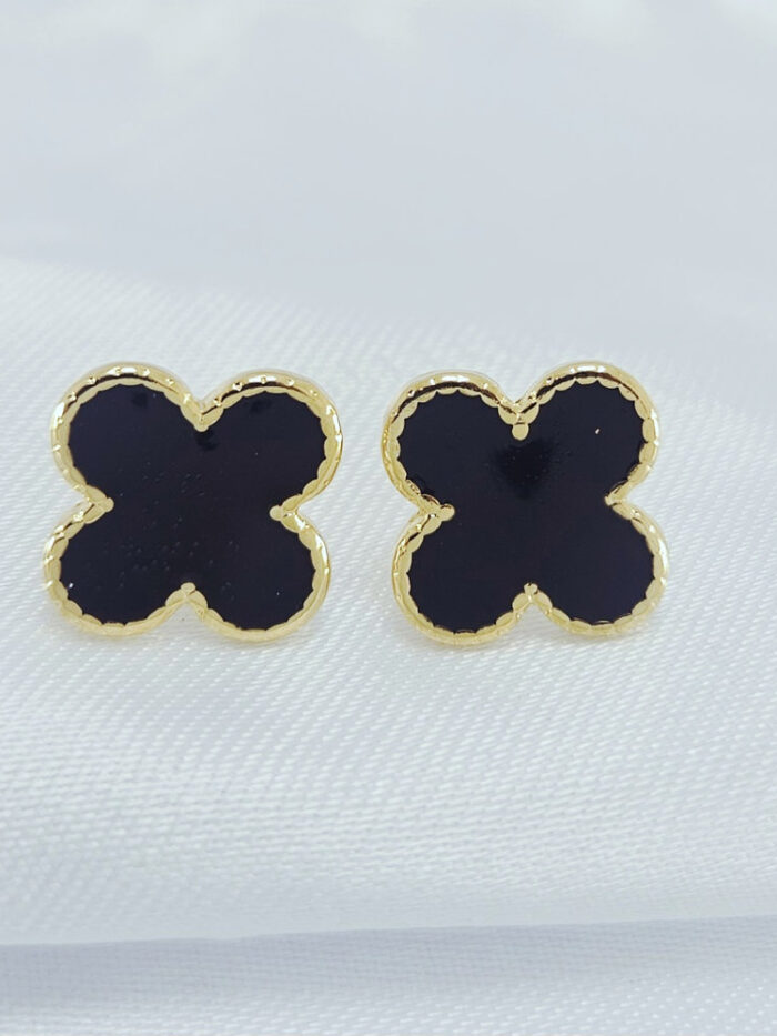 Brinco trevo esmaltado com borda dourada