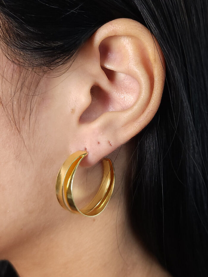 Brinco argola fio liso duplo