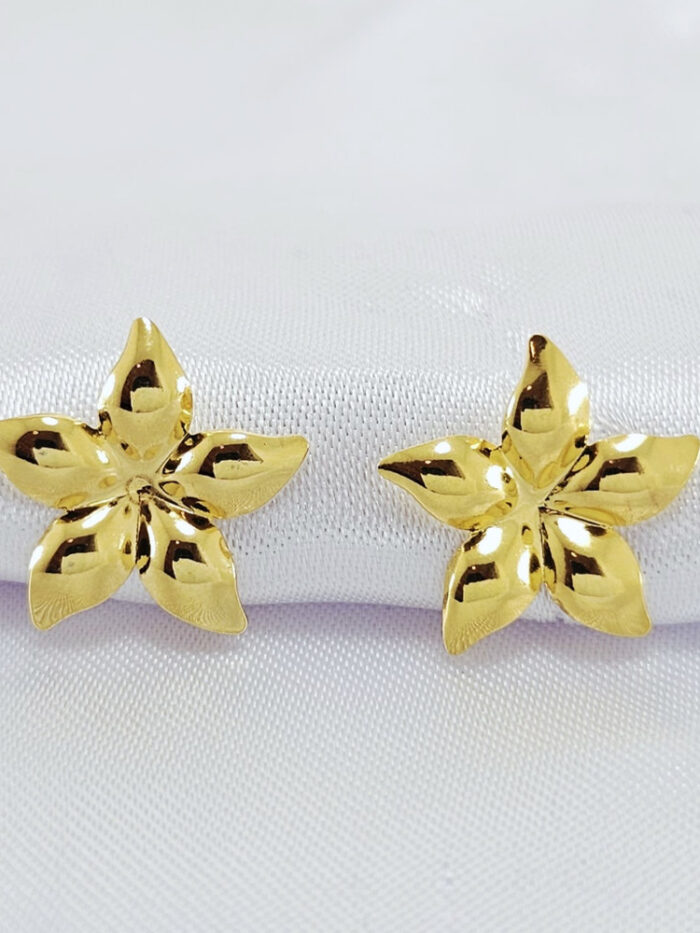 Brinco modelo flor dourado