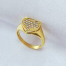 Anel coração cravejado com bordas vazados