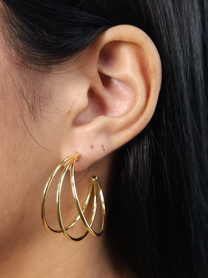 Brinco fio liso triplo