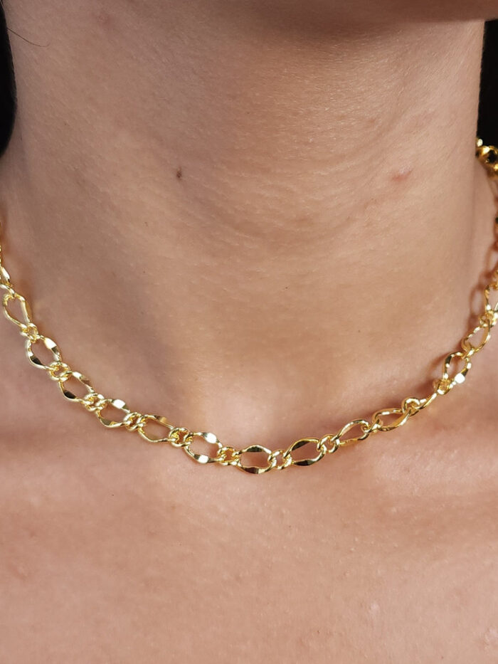 Gargantilha elos vazados entrelaçados