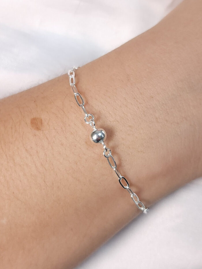 Pulseira elos vazado com bola prateado
