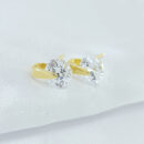 Brinco base dourada com pedra cristal