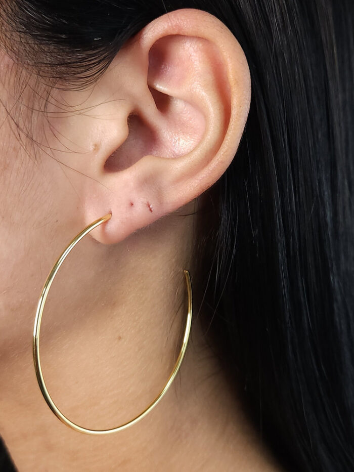 Argola estilo fio liso aberto