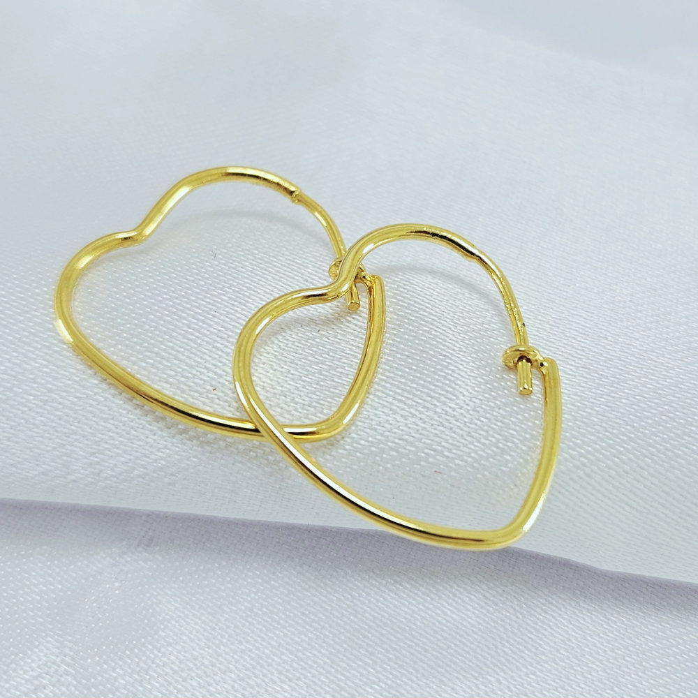 Brinco argola modelo coração