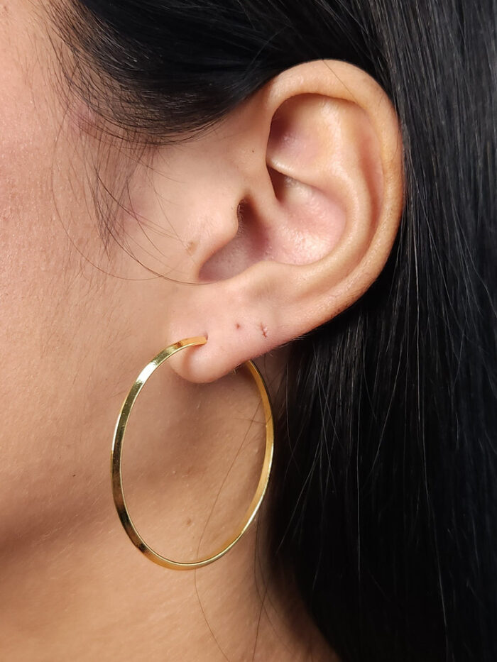 Argola fio liso fechado dourado