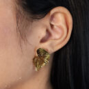 Brinco modelo folha dourado