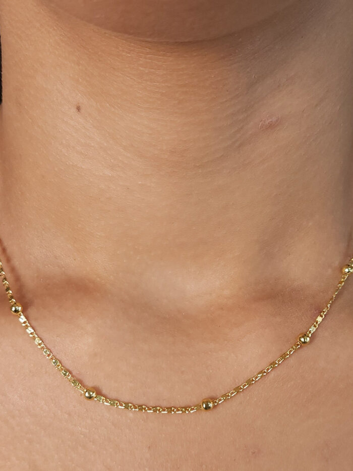 Gargantilha choker elos  piastrine com bolinhas lisas