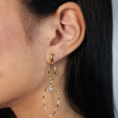 Brinco fios ondulados com pedra cristal navete