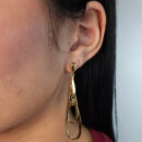 Brinco longo modelo gota vazado