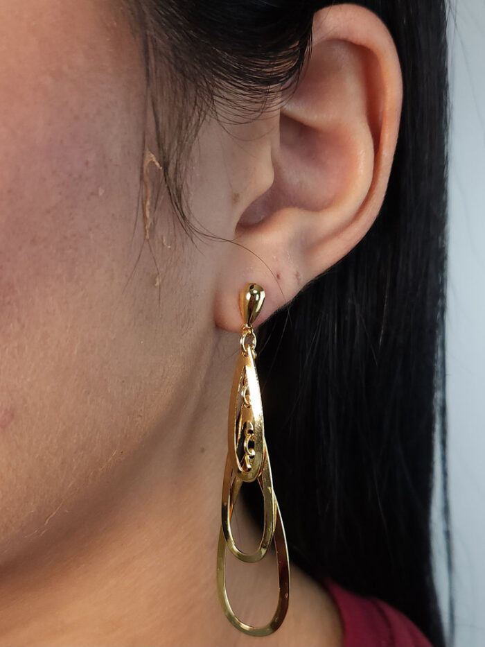 Brinco longo modelo gota vazado