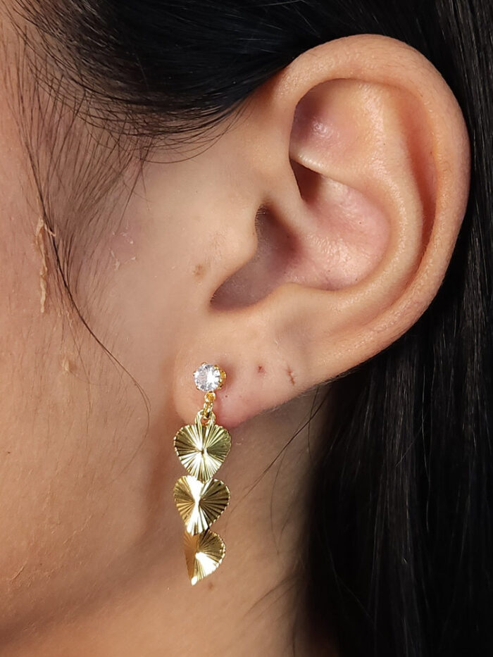 Brinco coração detalhado