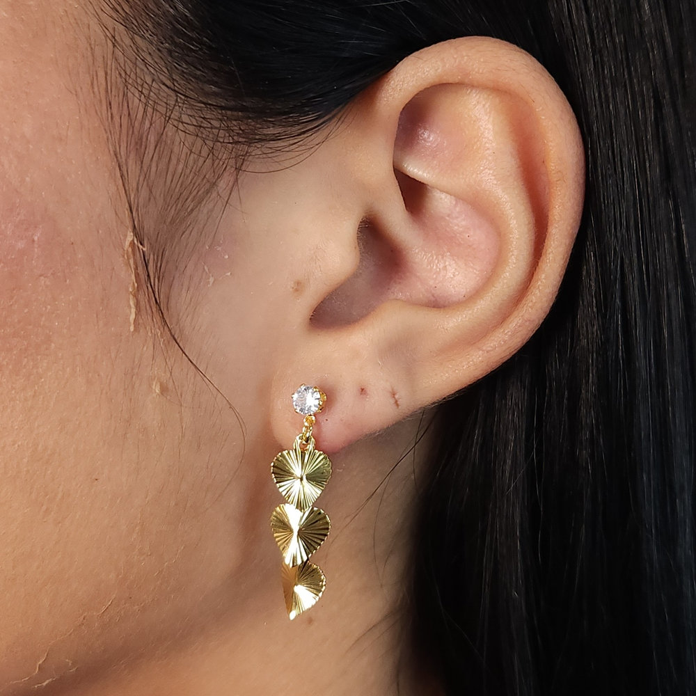 Brinco coração detalhado