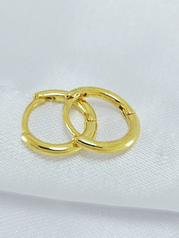 Brinco modelo argolinha dourado