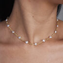 Gargantilha choker corações com bolinhas douradas