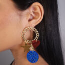 Brinco base entrelaçada com detalhes pêndulo