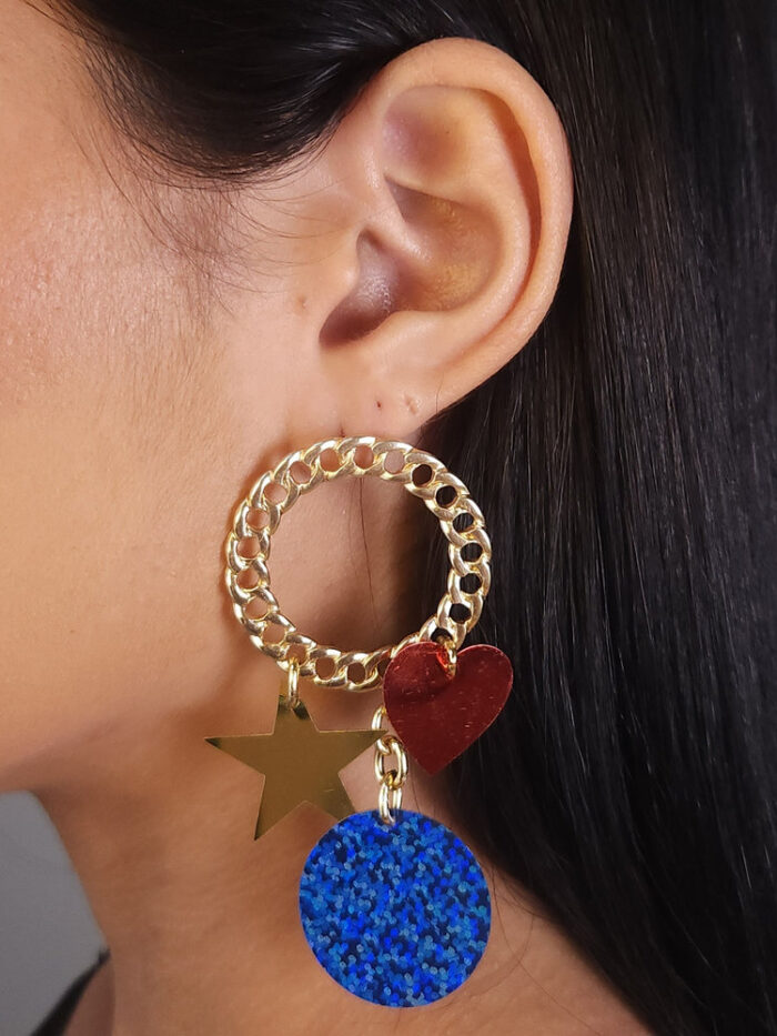 Brinco base entrelaçada com detalhes pêndulo