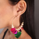 Brinco argola com coração e circulos pêndulo