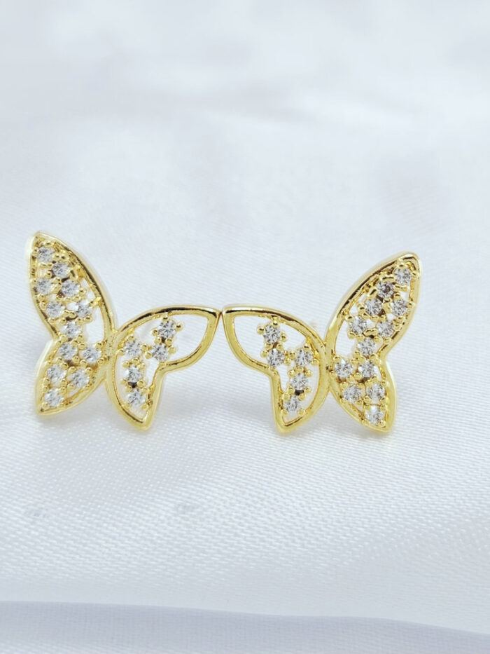 Brinco borboleta com cristais vazado