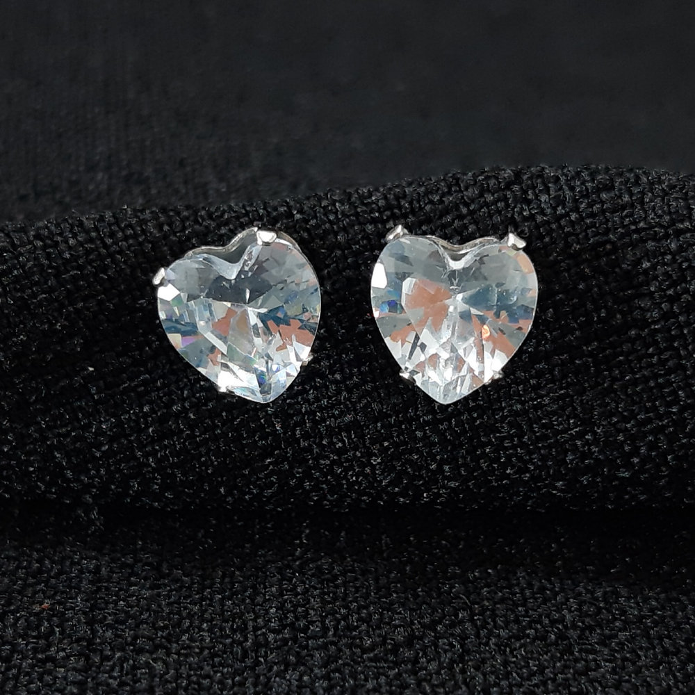 Brinco coração ponto de luz