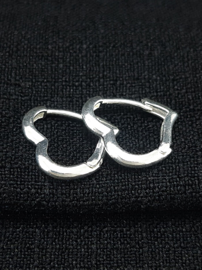 Brinco argola coração fechado