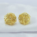 Brinco redondo com fios lisos entrelaçados