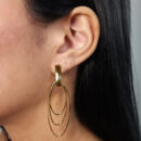 Brinco oval triplo fio liso