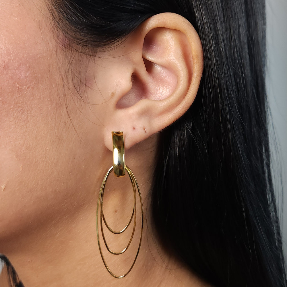 Brinco oval triplo fio liso