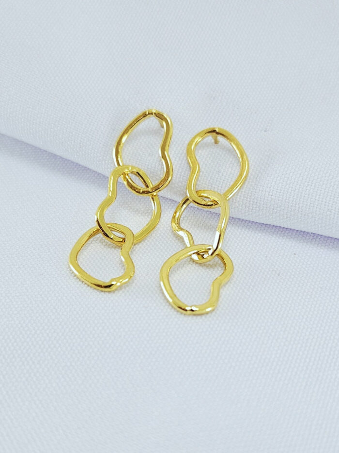 Brinco corações vazados pêndulo