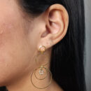 Brinco circulos vazados com ponto de luz