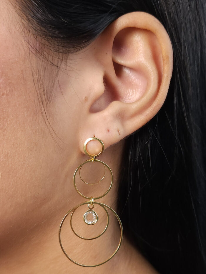 Brinco circulos vazados com ponto de luz