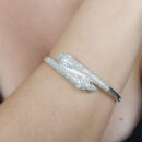 Bracelete cravejado detalhado