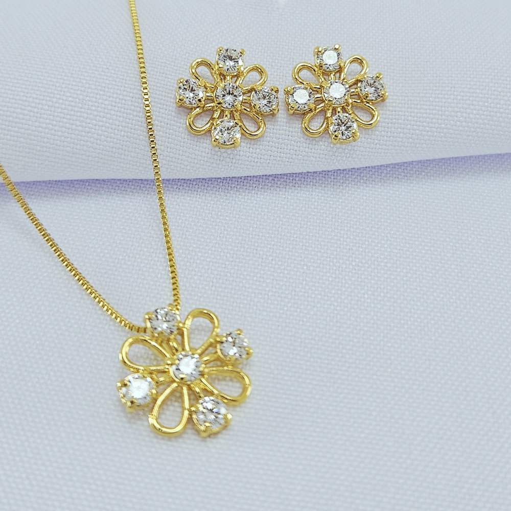 Conjunto flor vazado com cristais