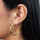 Brinco argola detalhe quadrado