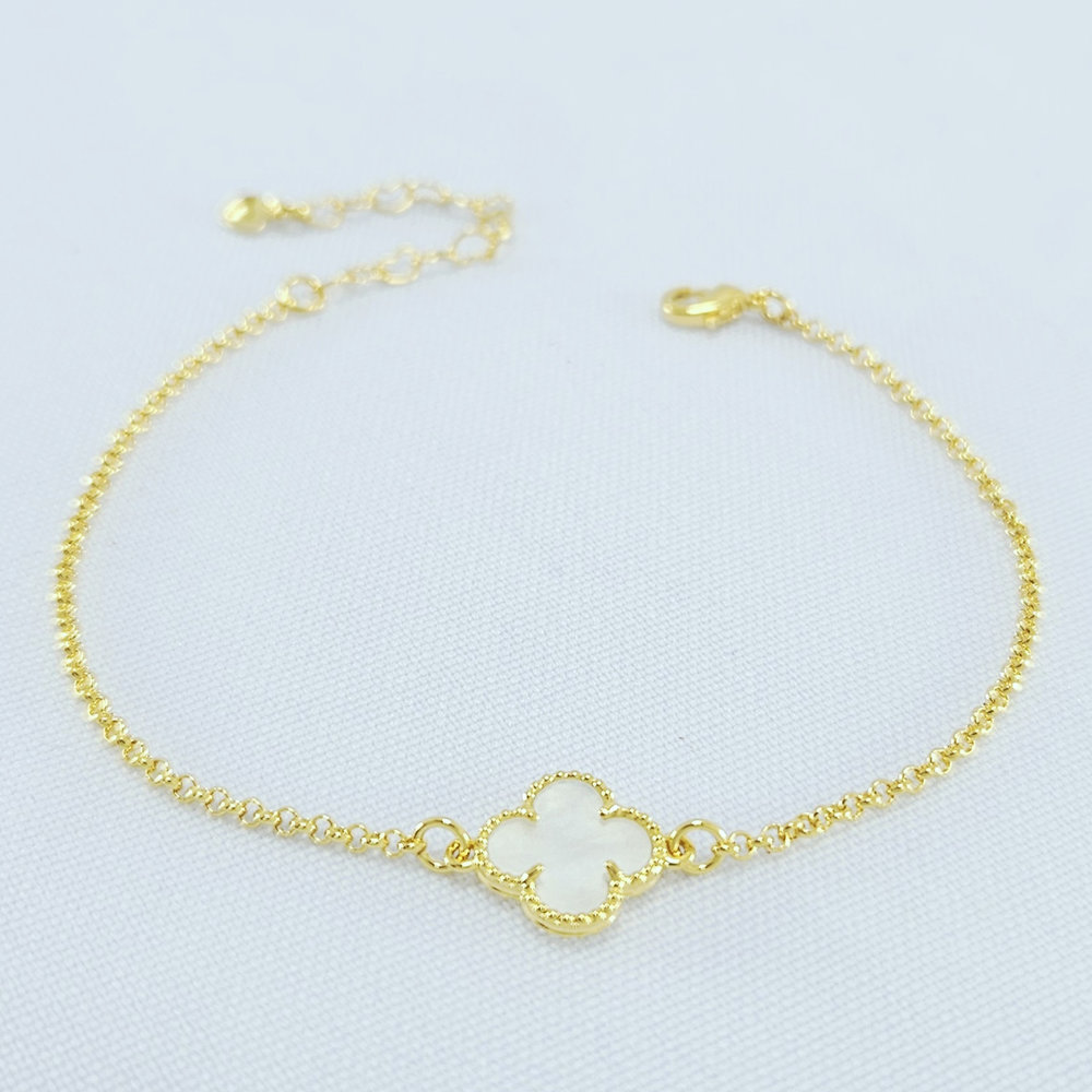 Pulseira elos português com trevo esmaltado borda detalhada