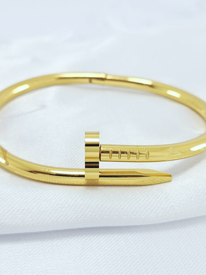 Bracelete prego dourado
