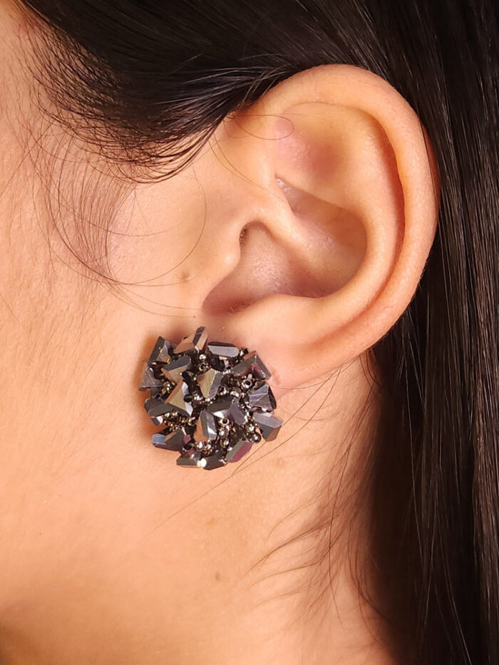 Brinco detalhado reluzente