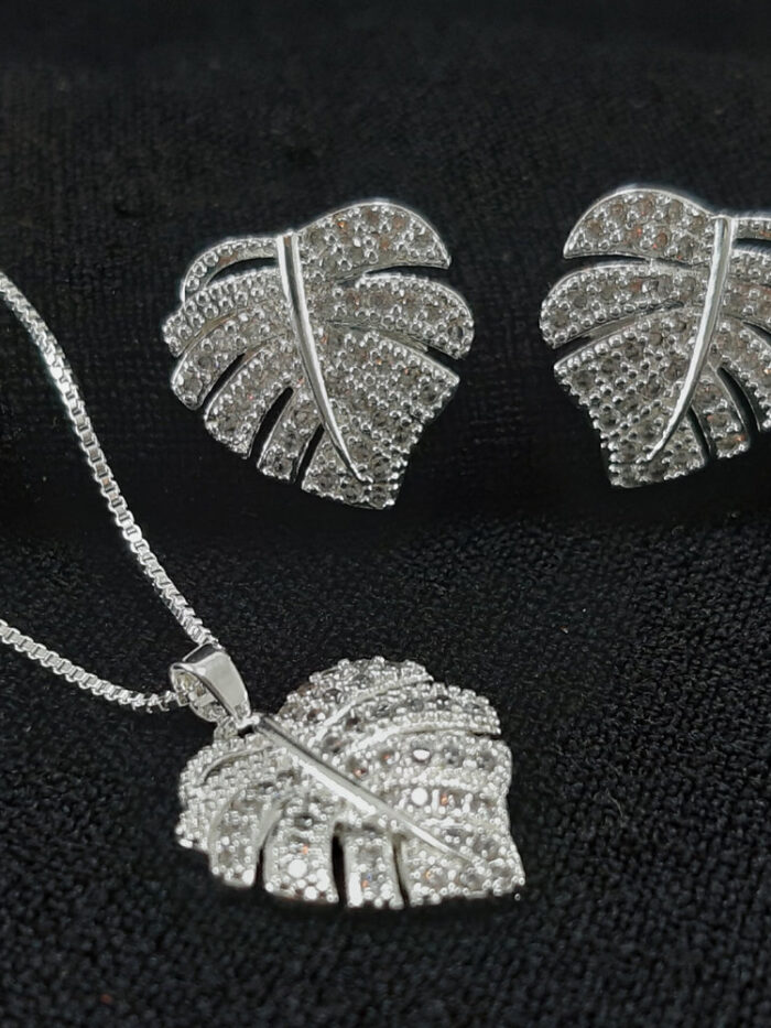 Conjunto folha cravejada