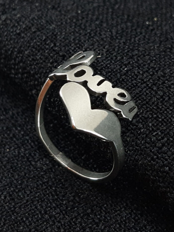 Anel ´LOVE´com coração liso