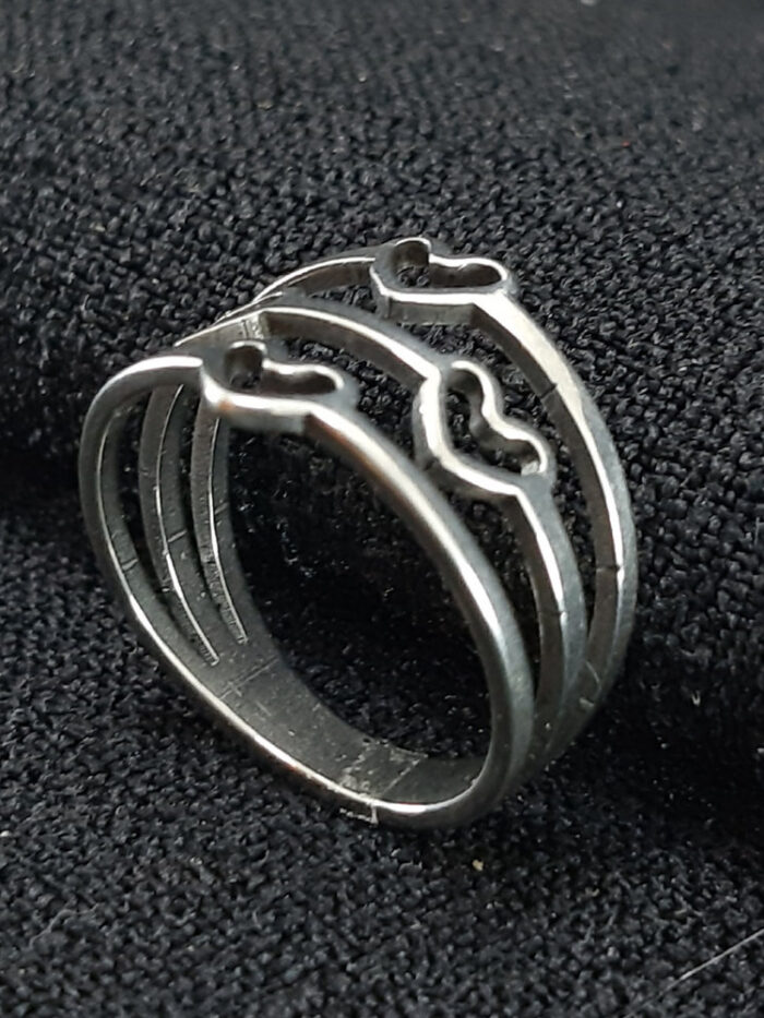 Anel três fios detalhe coração