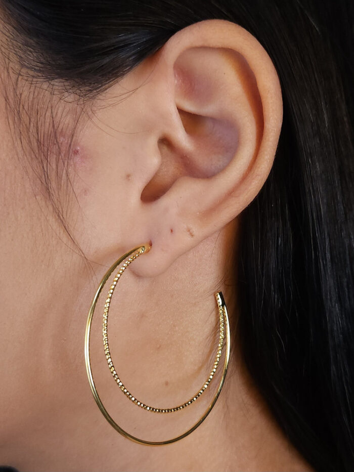 Brinco argola fio duplo liso e detalhado