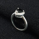 Anel coração borda cravejada preto